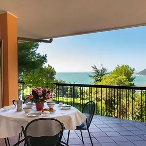 https://villa-baia-azzurra-111s.hotelitalianriviera.com